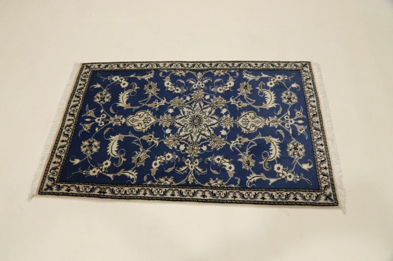 Perserteppich Nain 137 x 88 cm Schafwolle handgeknüpft