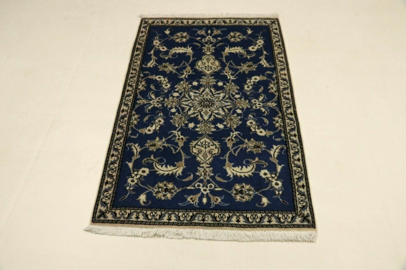 Perserteppich Nain 137 x 88 cm Schafwolle handgeknüpft