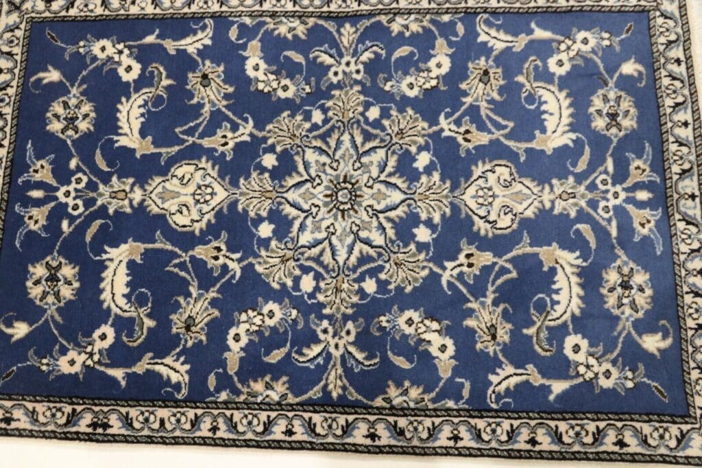 Perserteppich Nain 137 x 88 cm Schafwolle handgeknüpft