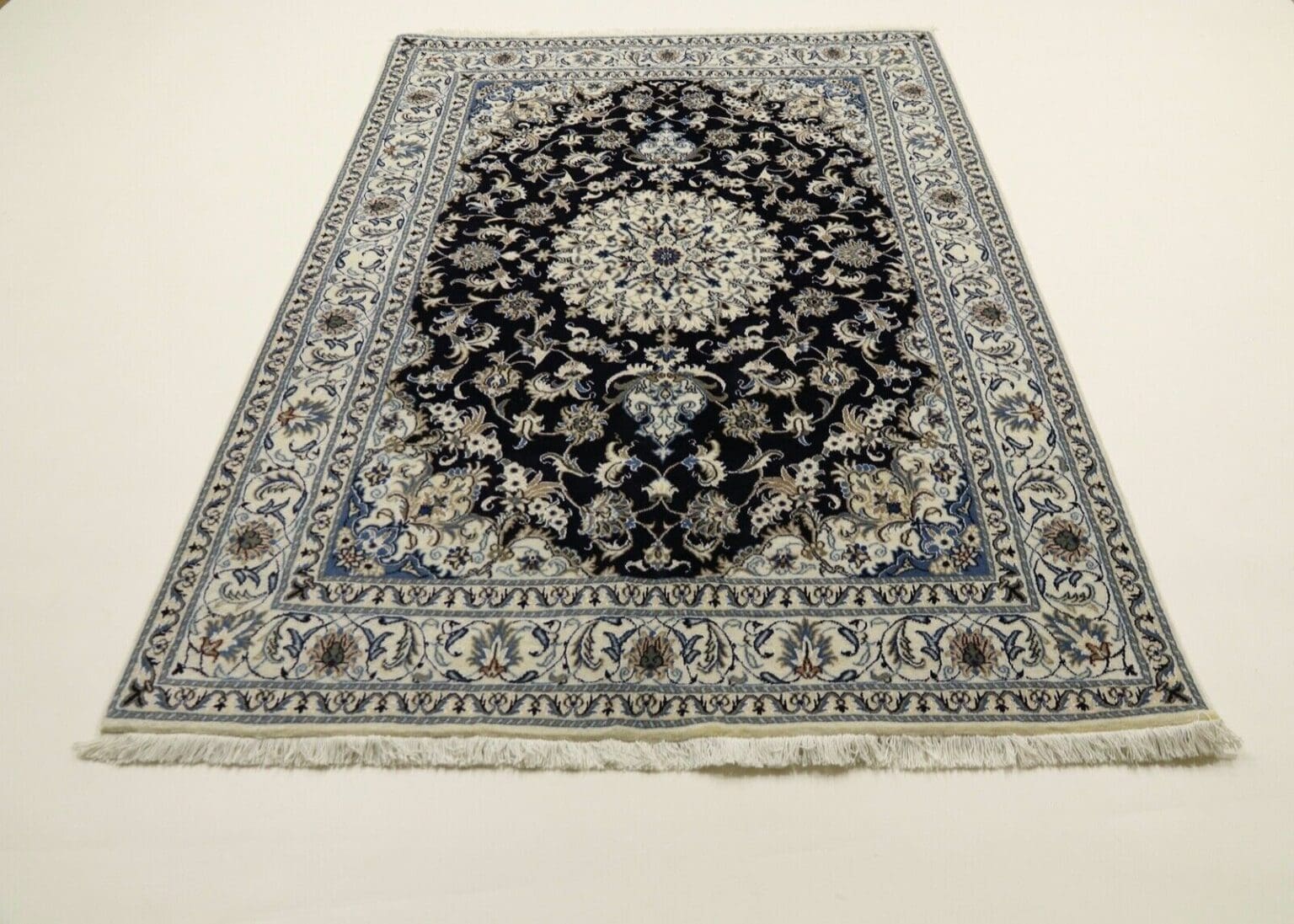 Perserteppich Nain 243 x 163 cm Schurwolle handgeknüpft