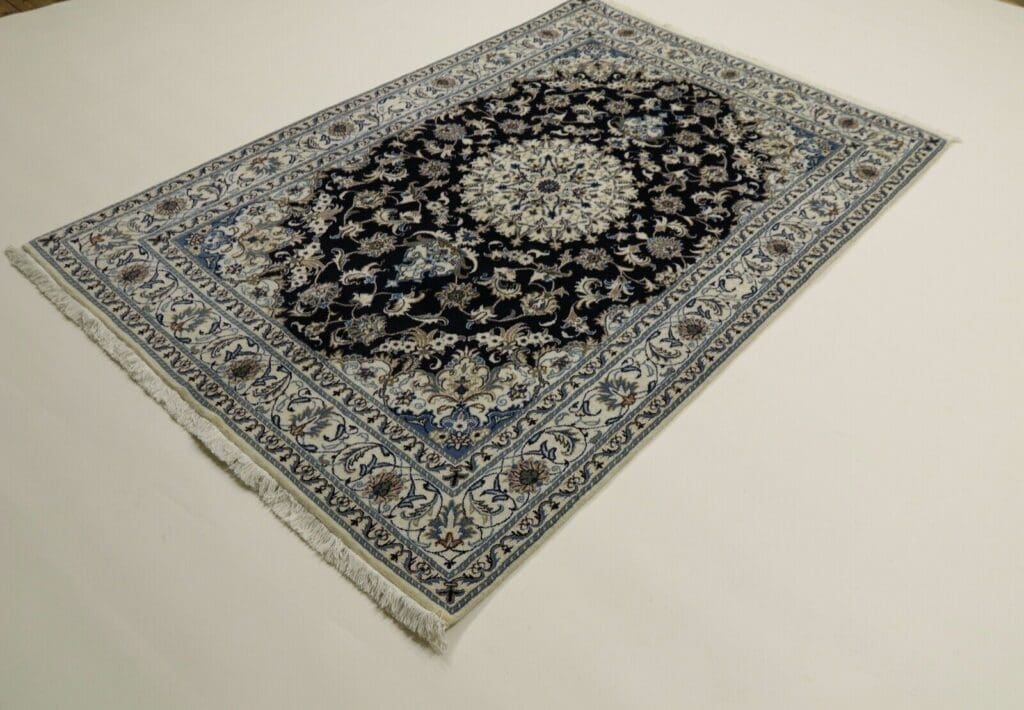 Perserteppich Nain 243 x 163 cm Schurwolle handgeknüpft