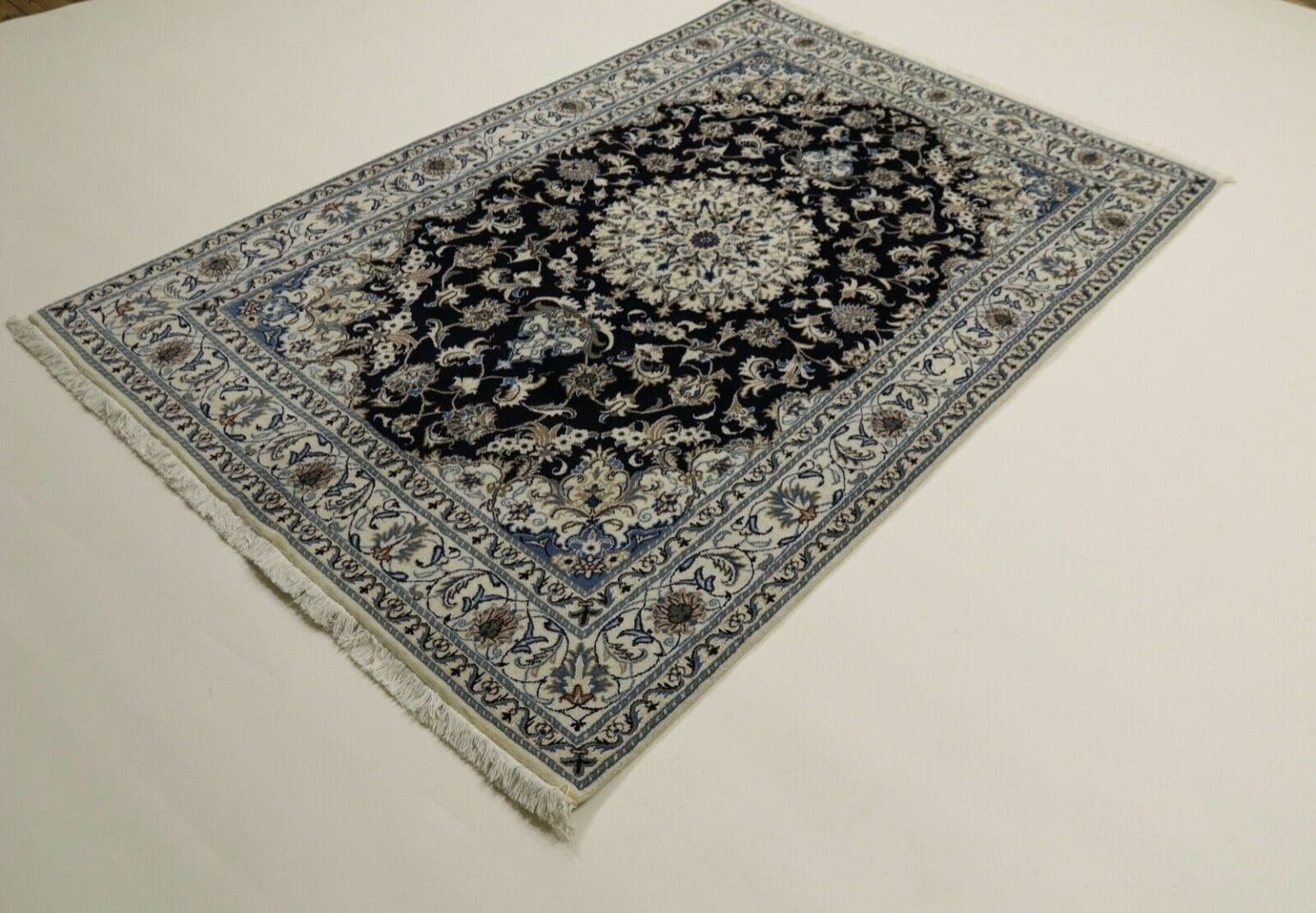 Perserteppich Nain 243 x 163 cm Schurwolle handgeknüpft
