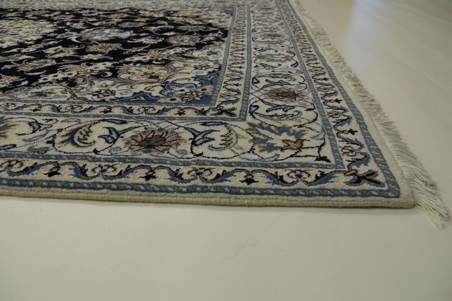 Perserteppich Nain 243 x 163 cm Schurwolle handgeknüpft