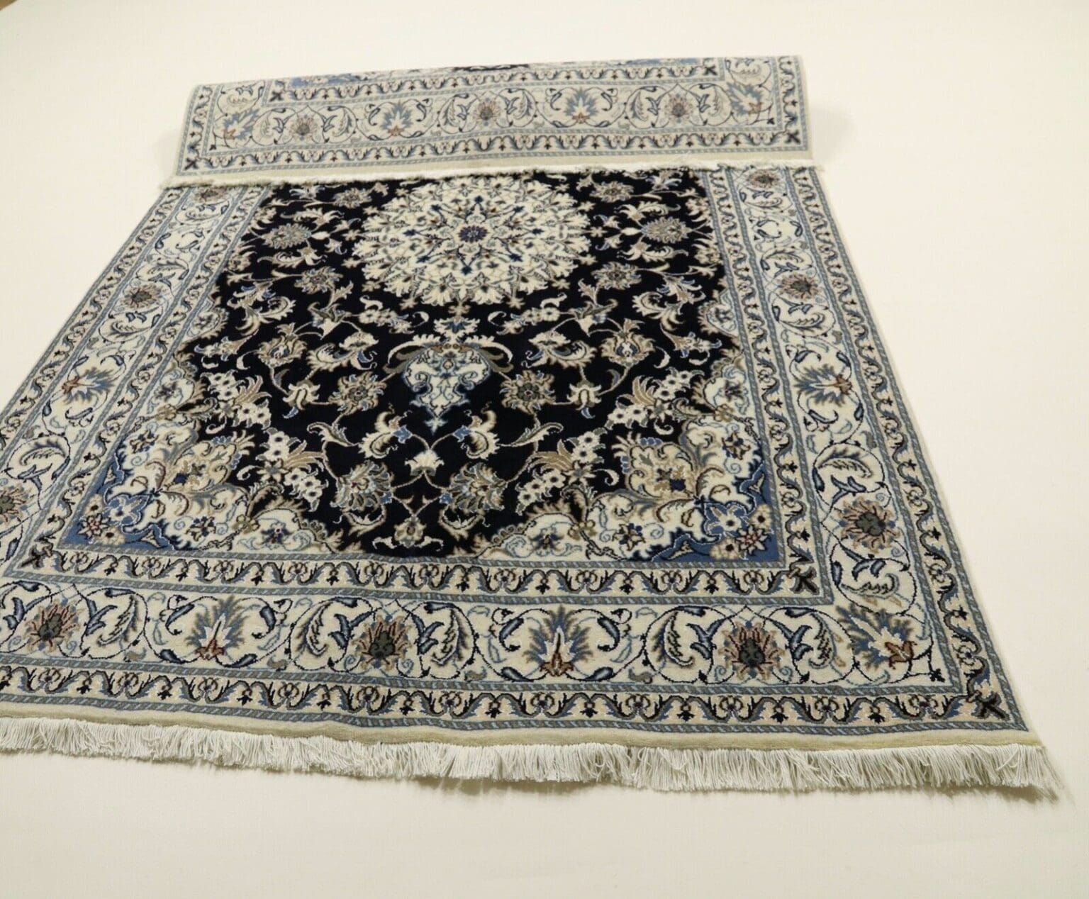 Perserteppich Nain 243 x 163 cm Schurwolle handgeknüpft