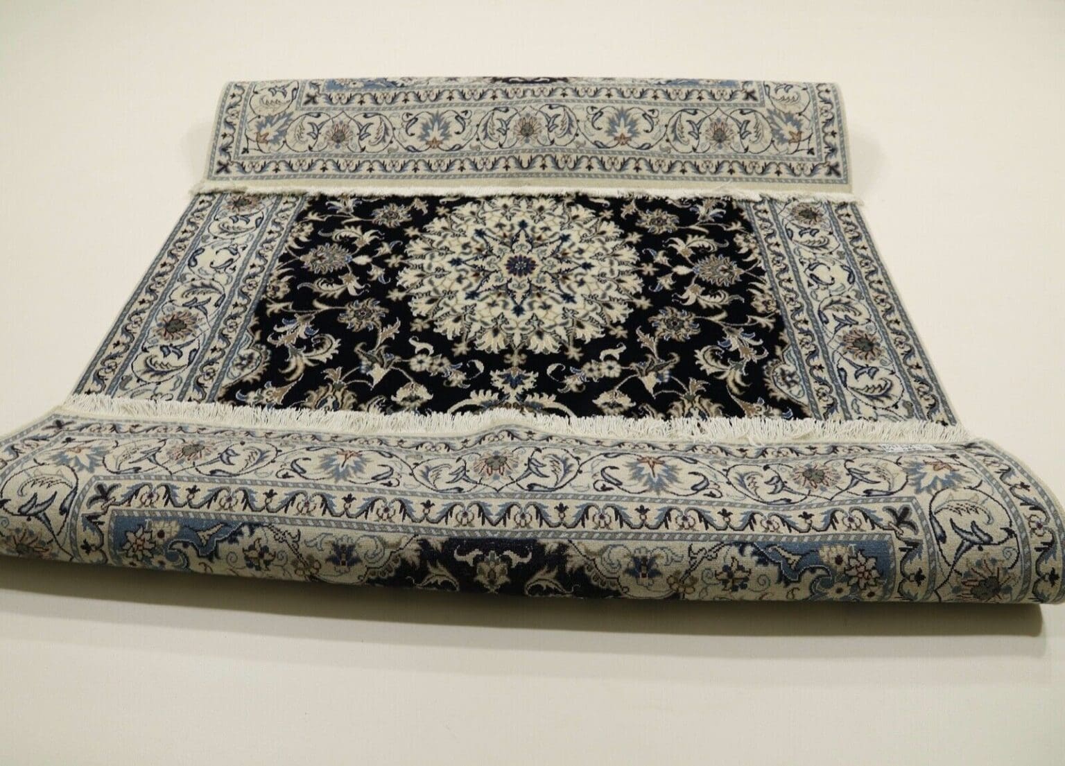 Perserteppich Nain 243 x 163 cm Schurwolle handgeknüpft
