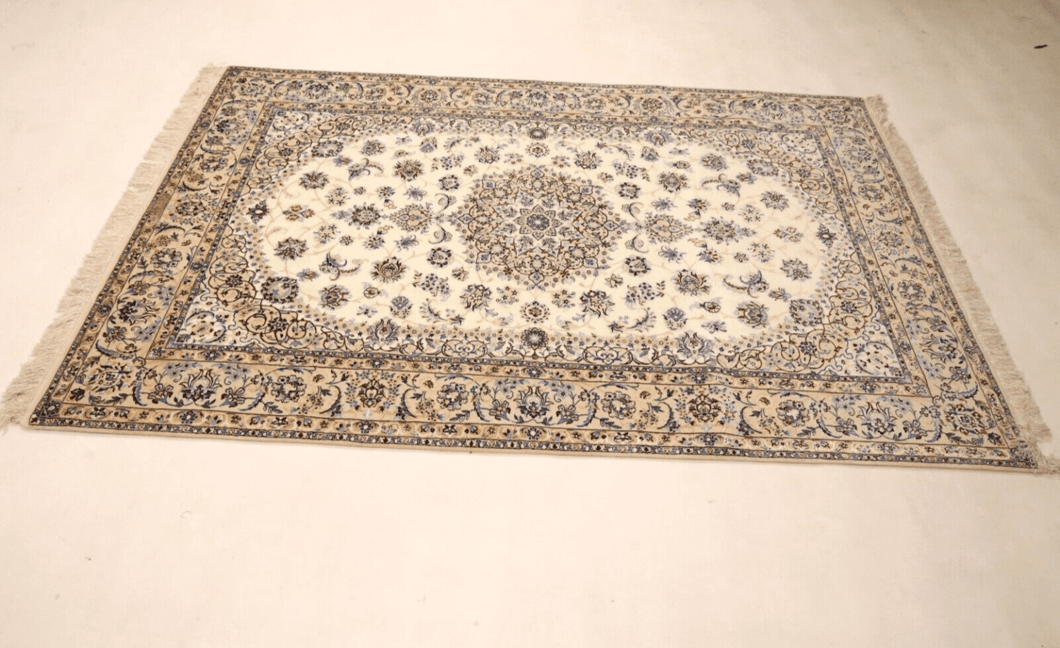 Perserteppich Nain 235 x 152 cm Korkwolle handgeknüpft
