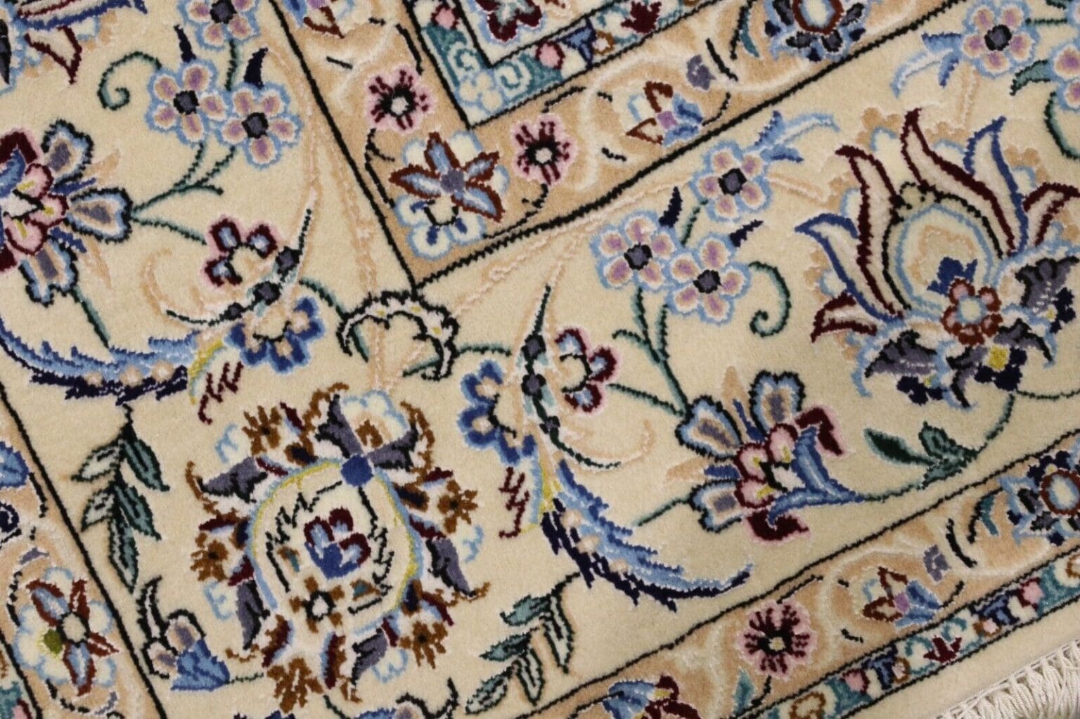 Perserteppich Nain 235 x 152 cm Korkwolle handgeknüpft