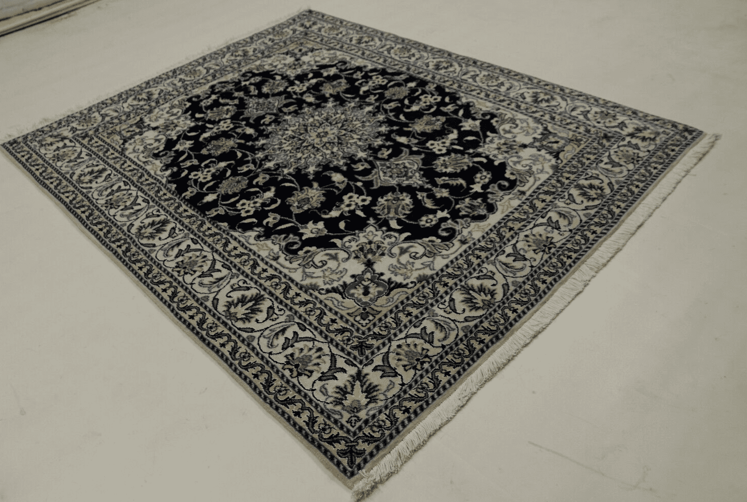 Perserteppich Nain 190 x 154 cm Wolle handgeknüpft