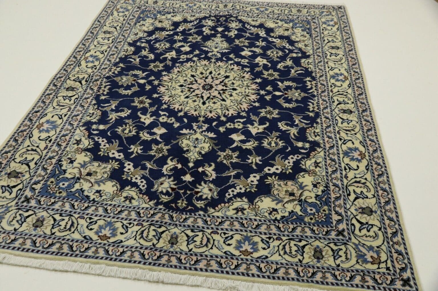 Perserteppich Nain 230 x 169 cm Wolle handgeknüpft