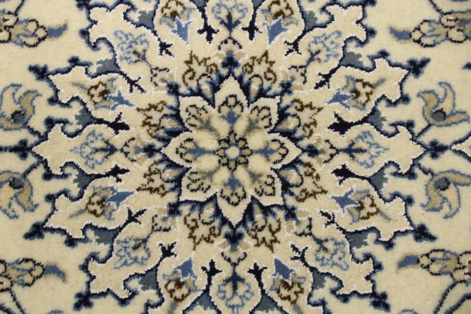 Perserteppich Nain 200 x 145 cm Wolle handgeknüpft