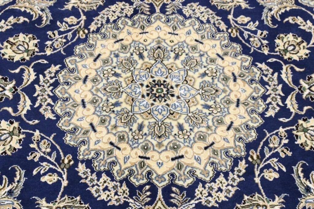 Perserteppich Nain 244 x 146 cm Schurwolle Handgeknüpft