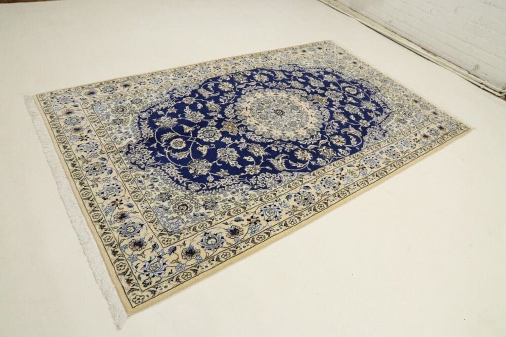 Perserteppich Nain 244 x 146 cm Schurwolle Handgeknüpft