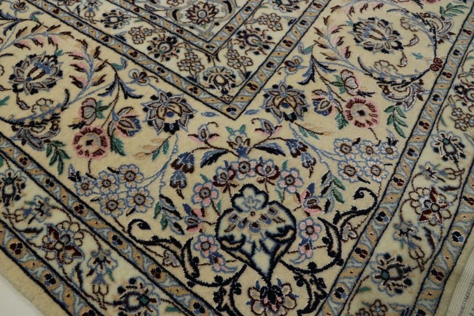 Perserteppich Nain 309 x 206 cm Korkwolle handgeknüpft