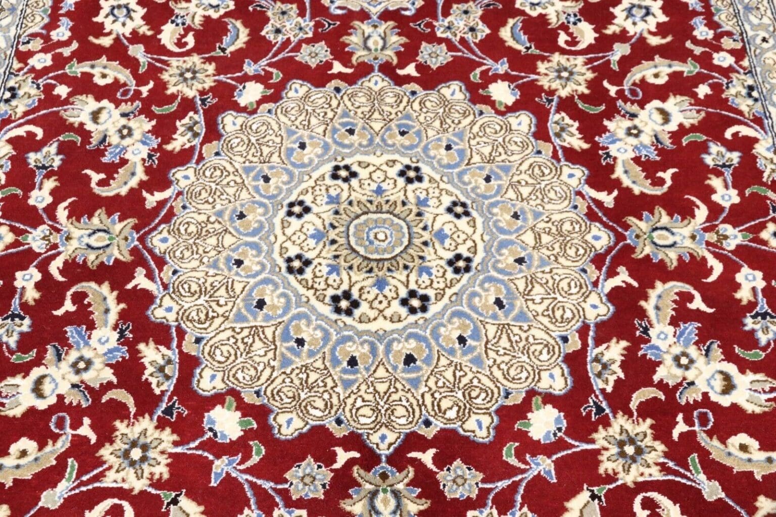 Perserteppich Nain 9la 240 x 158 cm Wolle handgeknüpft