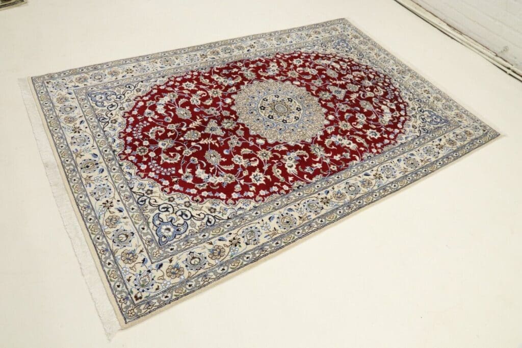 Perserteppich Nain 9la 240 x 158 cm Wolle handgeknüpft