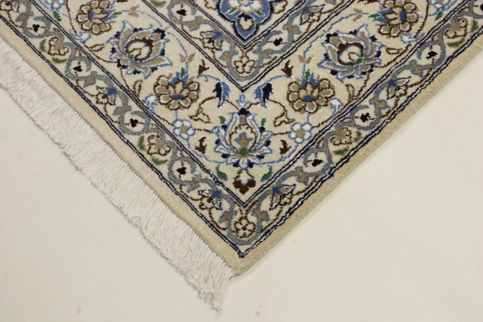 Perserteppich Nain 9la 240 x 158 cm Wolle handgeknüpft
