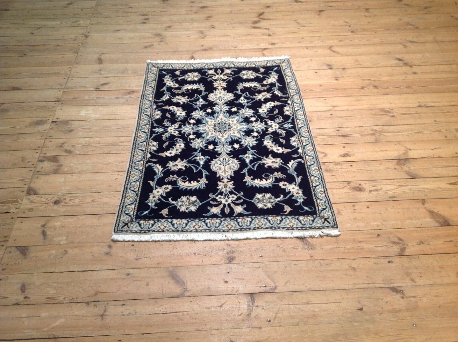 Perserteppich Nain 138 x 94 cm Schurwolle handgeknüpft
