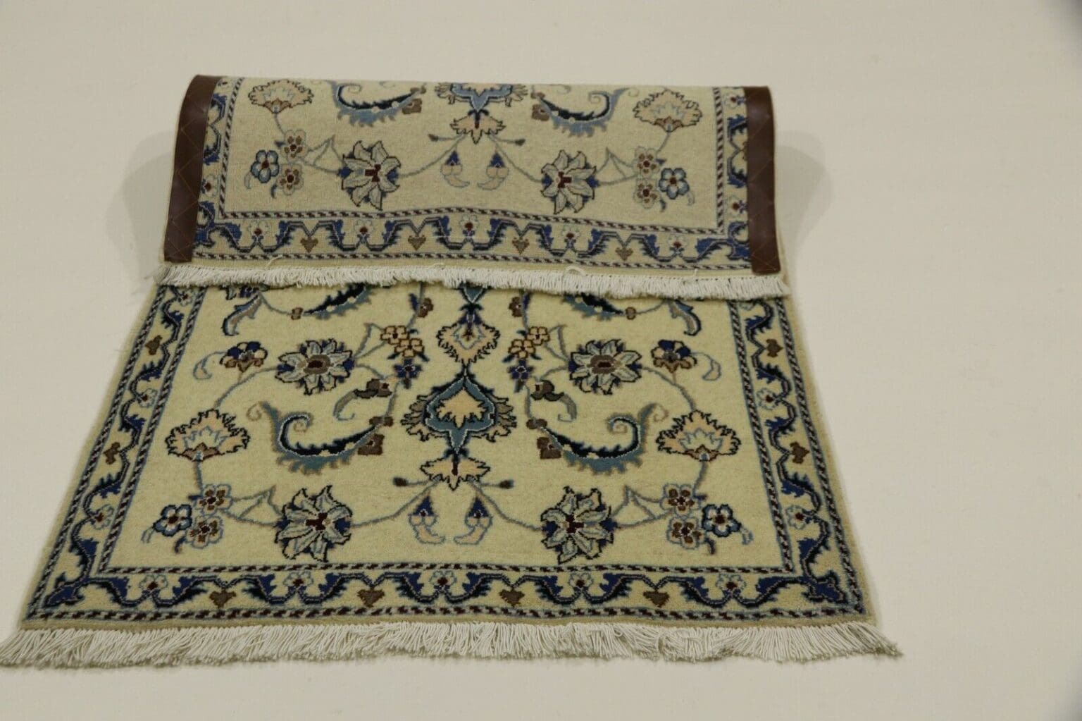 Perserteppich Nain 137 x 85 cm Schurwolle handgeknüpft