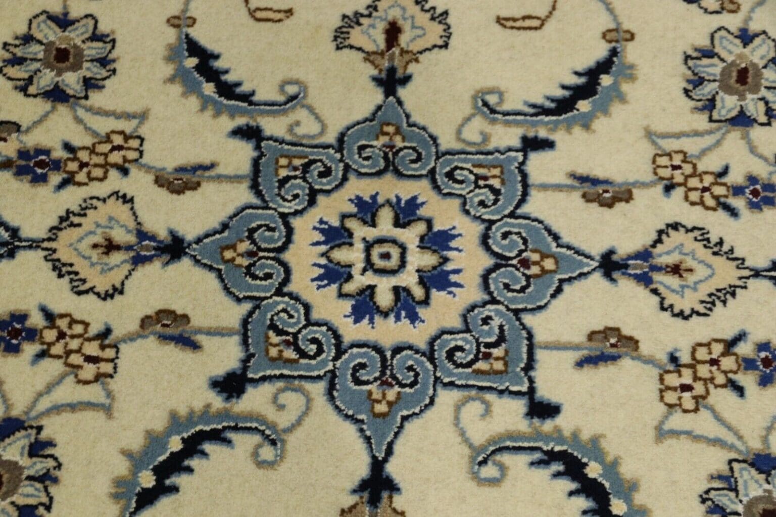 Perserteppich Nain 137 x 85 cm Schurwolle handgeknüpft