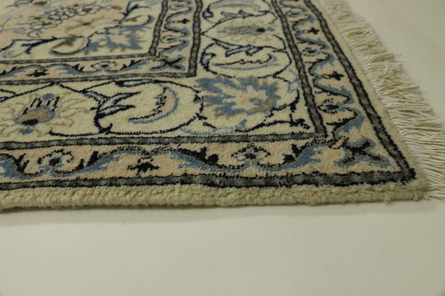Perserteppich Nain 228 x 166 cm Wolle handgeknüpft