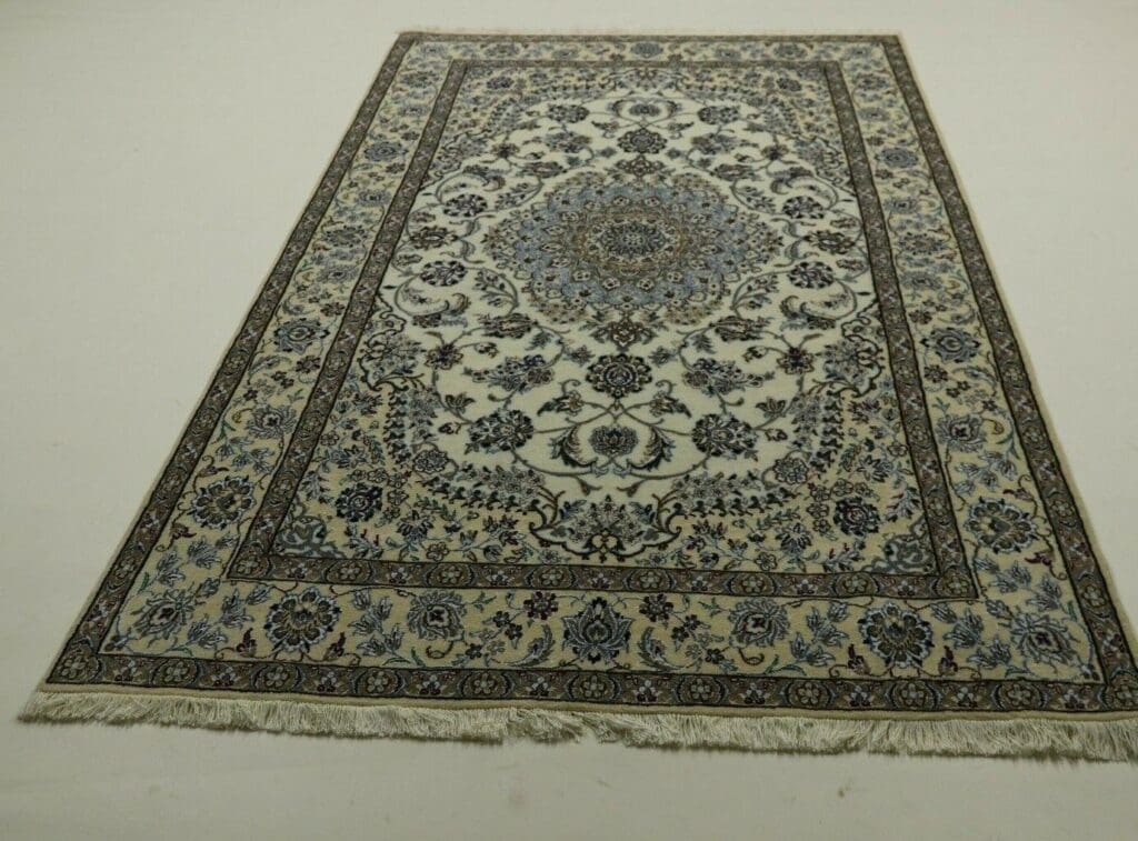 Perserteppich Nain 256 x 165 cm Wolle handgeknüpft