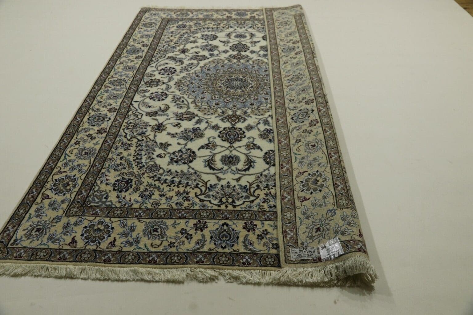 Perserteppich Nain 256 x 165 cm Wolle handgeknüpft