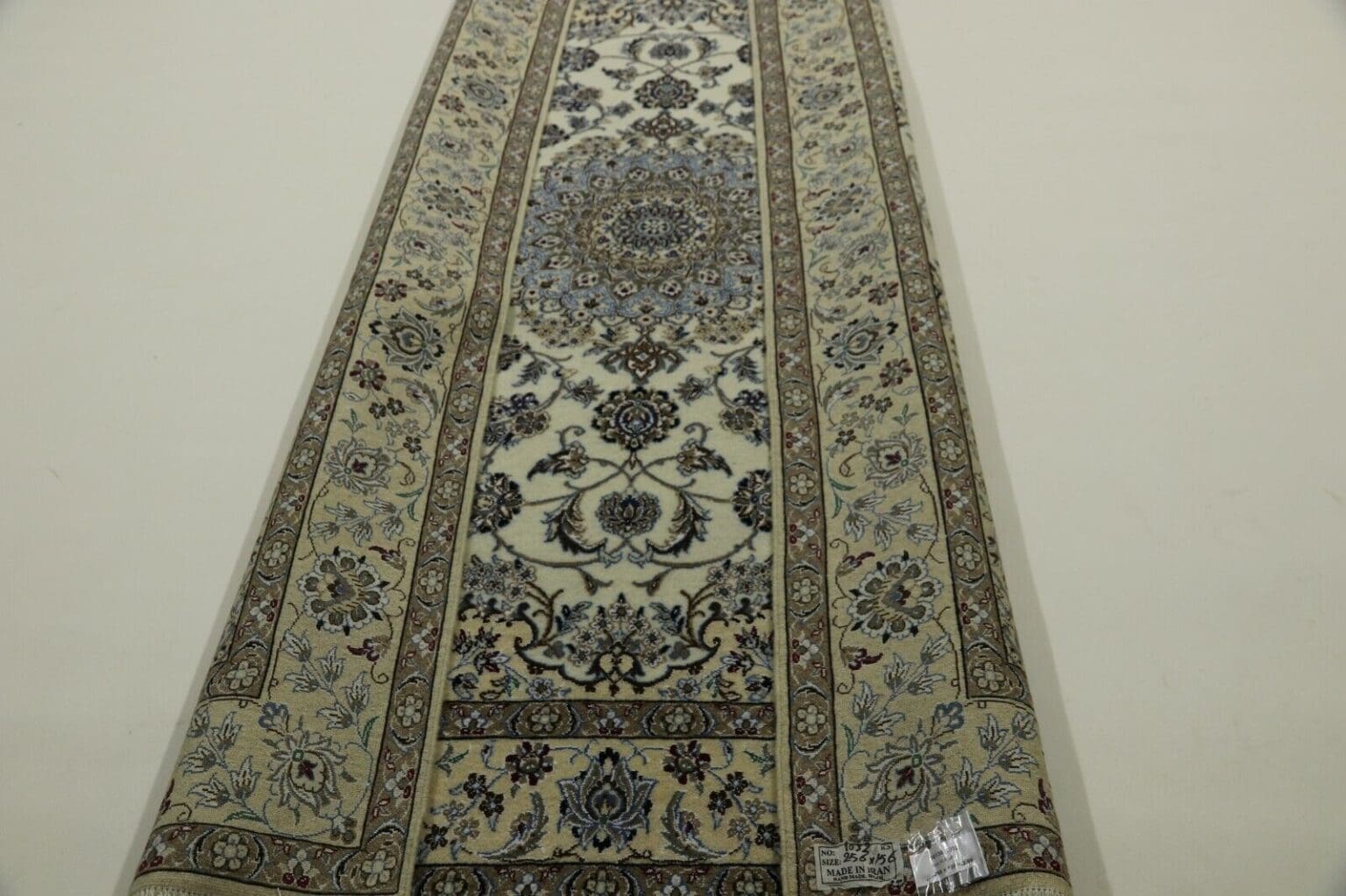 Perserteppich Nain 256 x 165 cm Wolle handgeknüpft