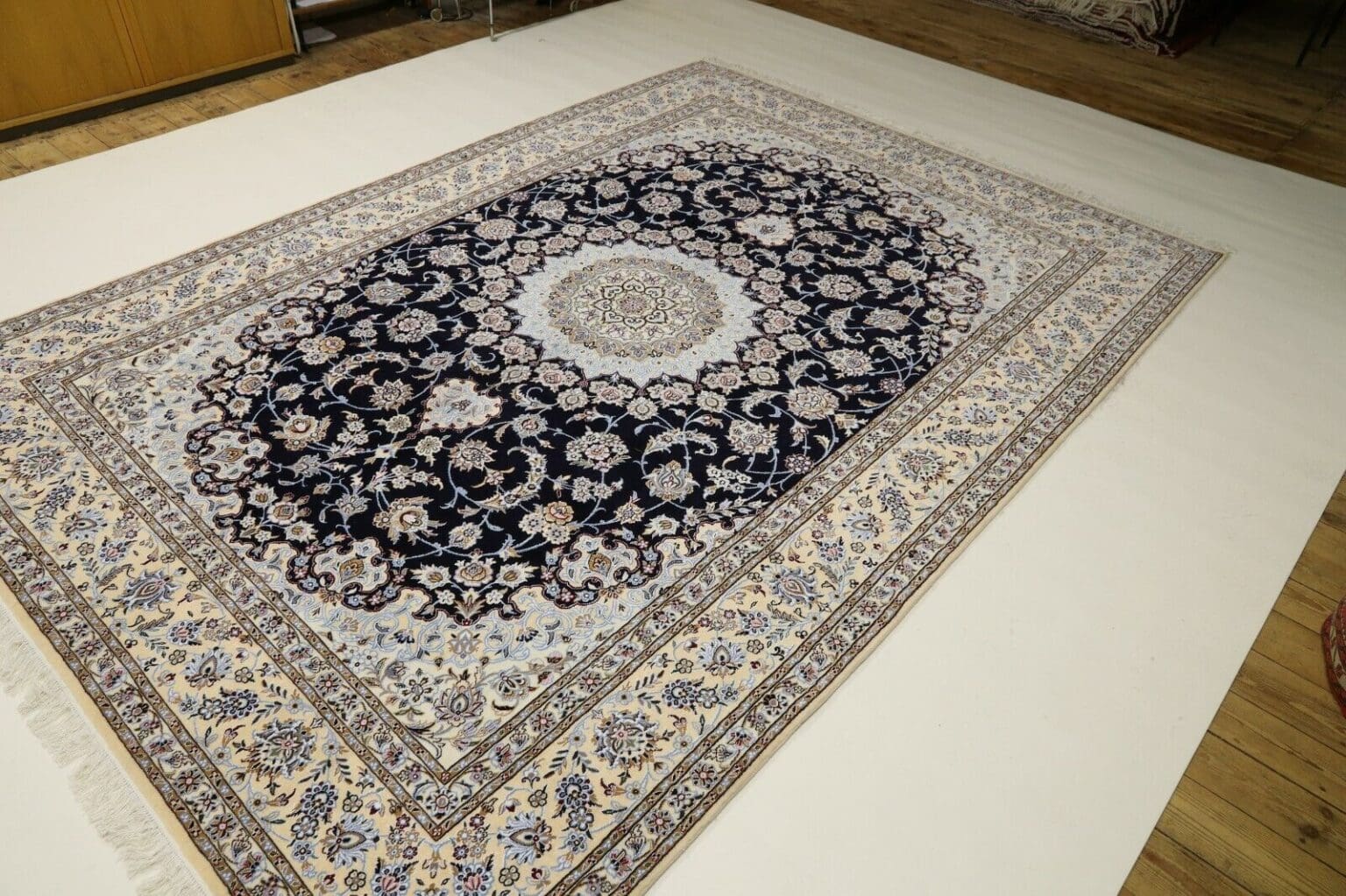 Perserteppich Nain 356 x 248 cm Wolle handgeknüpft