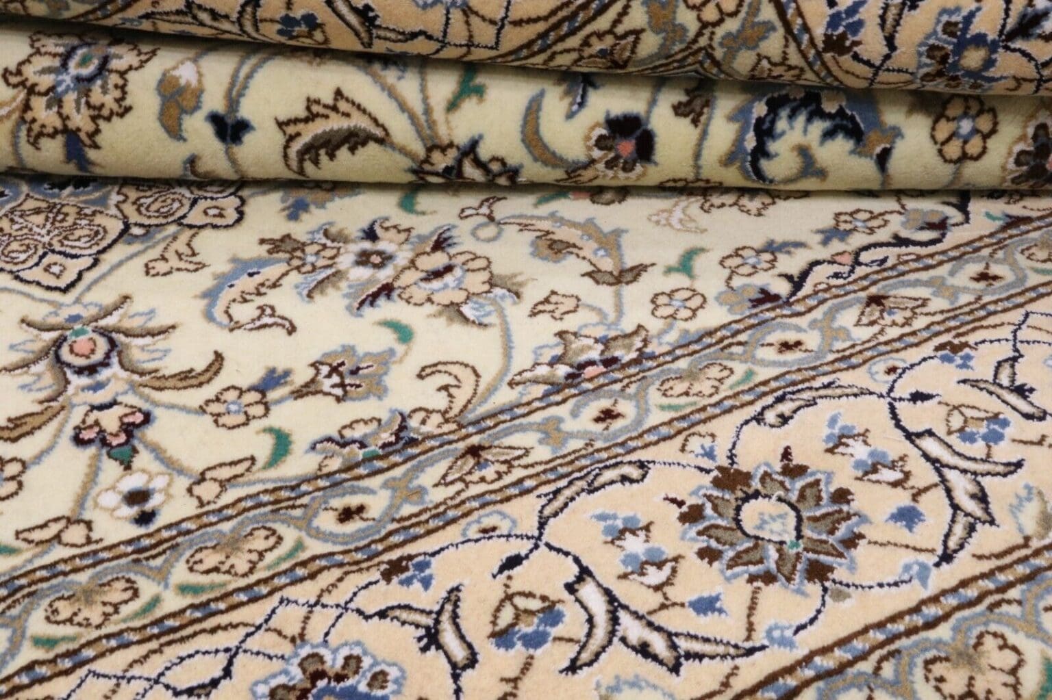 Perserteppich Nain 250 x 157 cm Wolle handgeknüpft