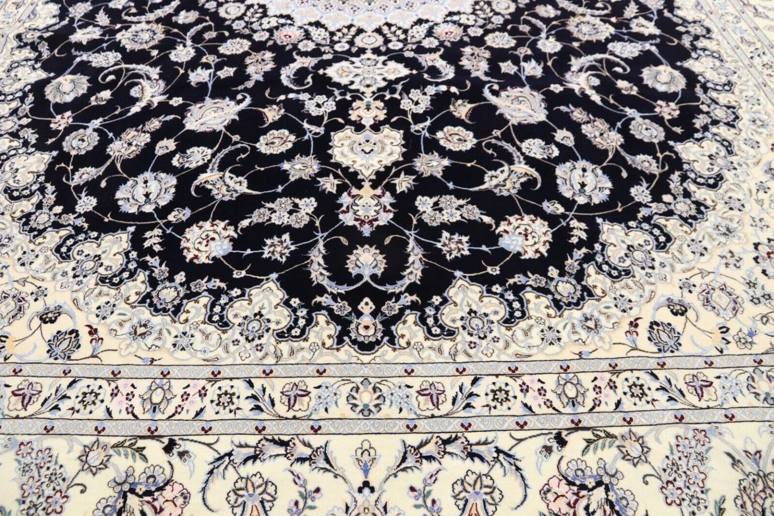 wunderschoner-perserteppich-410-x-305-cm-1000-knoten-m-handgeknupft-1-2 Perserteppich 410 x 305 cm Korkwolle handgeknüpft