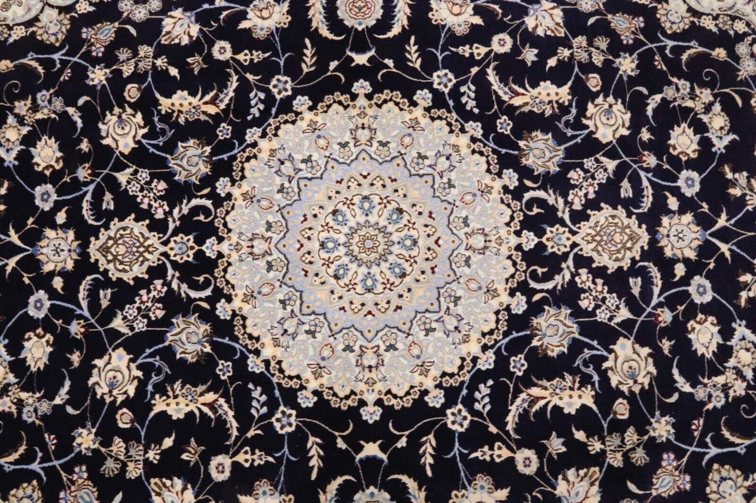 Perserteppich Nain 240 x 165 cm Korkwolle handgeknüpft