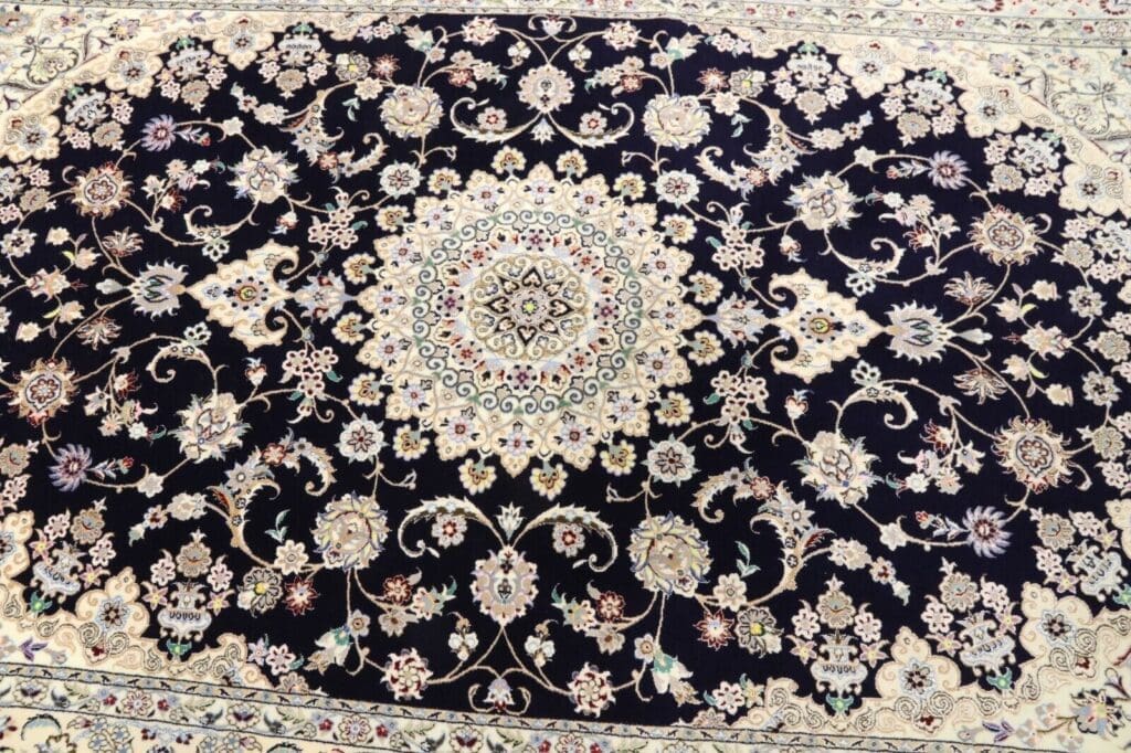 Perserteppich Nain 240 x 154 cm Korkwolle handgeknüpft