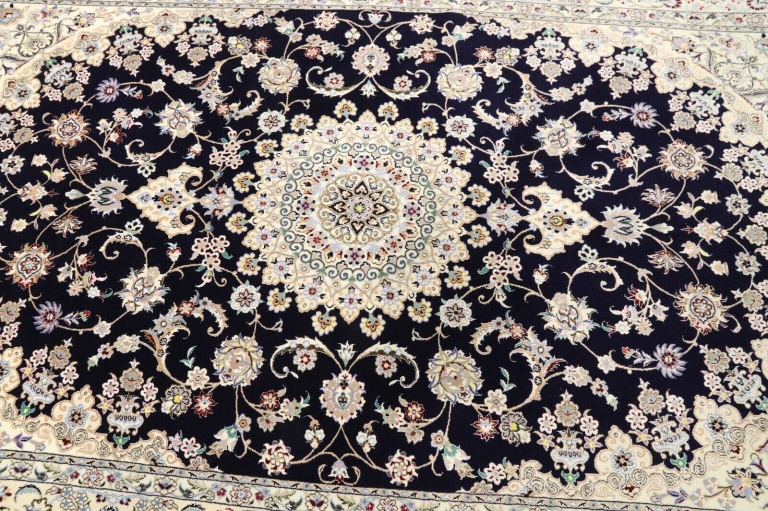 Perserteppich Nain 240 x 154 cm Korkwolle handgeknüpft