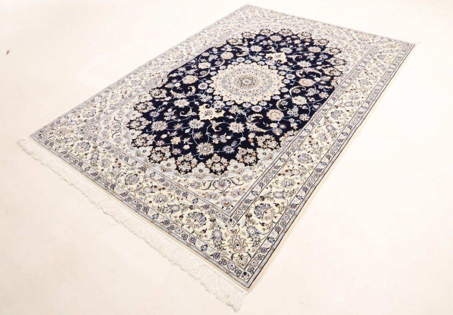 Perserteppich Nain 254 x 168 cm Korkwolle handgeknüpft