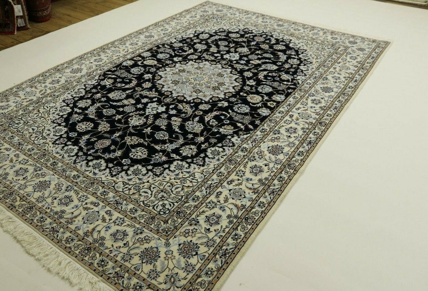 Perserteppich Nain 310 x 200 cm Korkwolle handgeknüpft