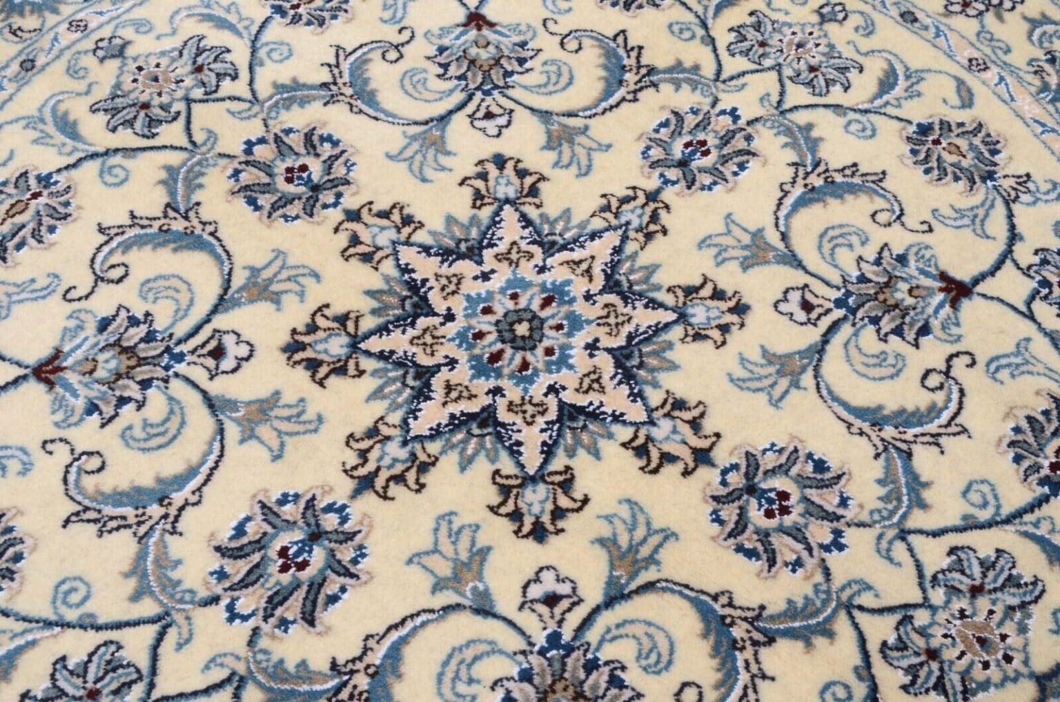 Perserteppich Nain 150 x 150 cm Wolle handgeknüpft (Verkauft)