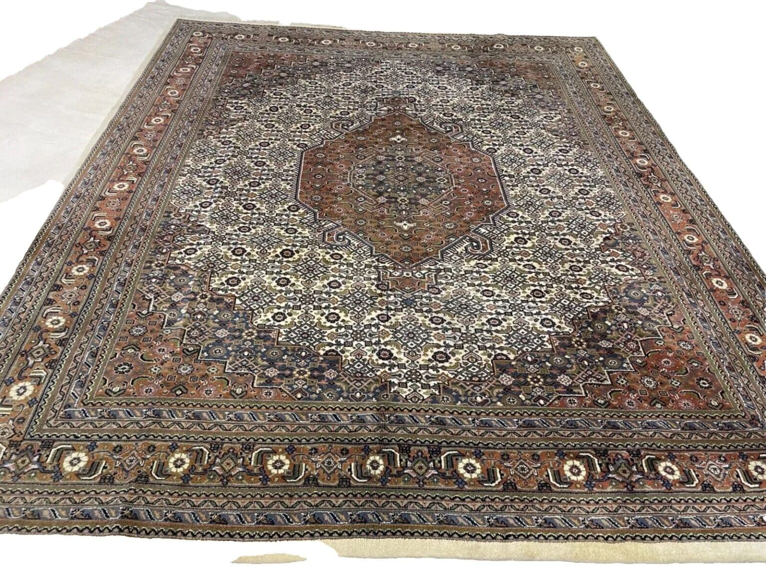 perserteppich-300x250-cm-400000-knoten-m-beige-mit-floralen-elementen-1 Perserteppich Bijar 300x250 cm handgeknüpft