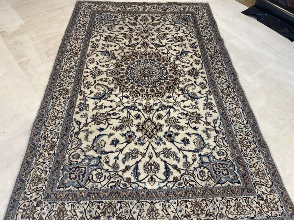 Perserteppich Nain 270x170 cm Wolle handgeknüpft