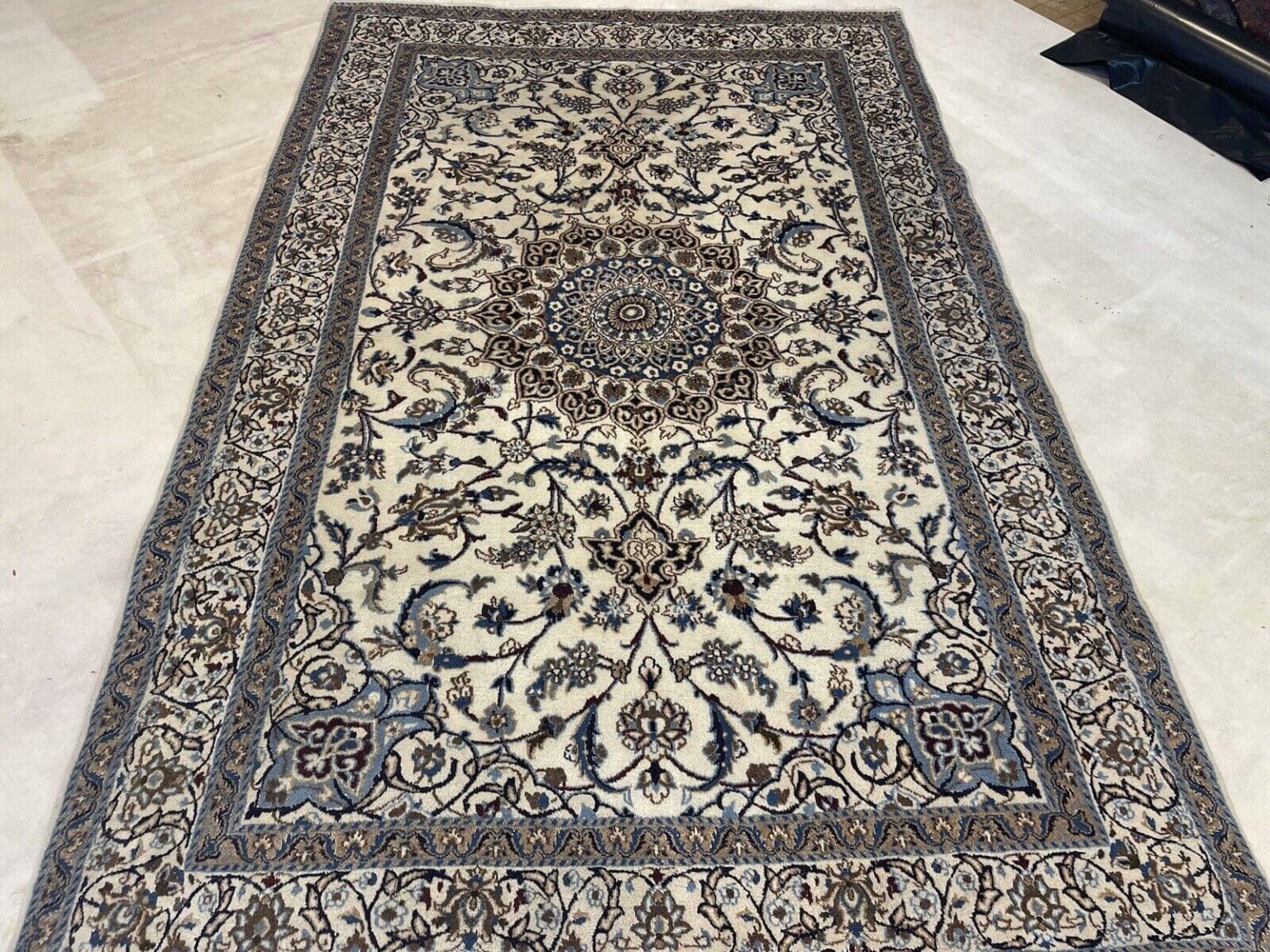 Perserteppich Nain 270x170 cm Wolle handgeknüpft