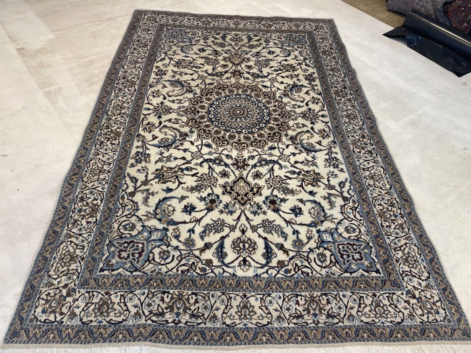 Perserteppich Nain 270x170 cm Wolle handgeknüpft