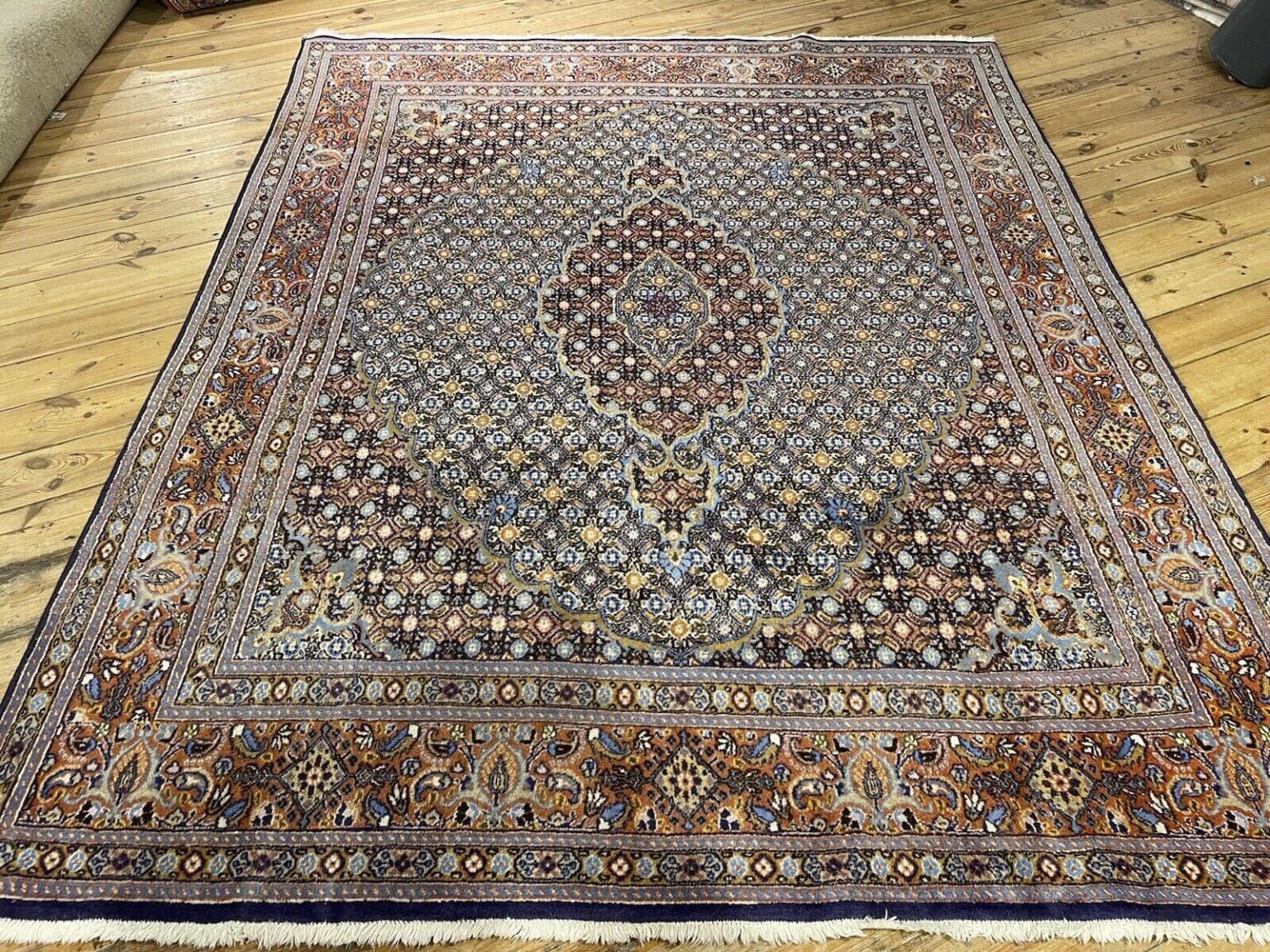 original-perserteppich-moud-mit-seide-quadratisch-240x190-cm-7mm-florhohe-1-1 Perserteppich Moud 240 x 190 cm Wolle handgeknüpft