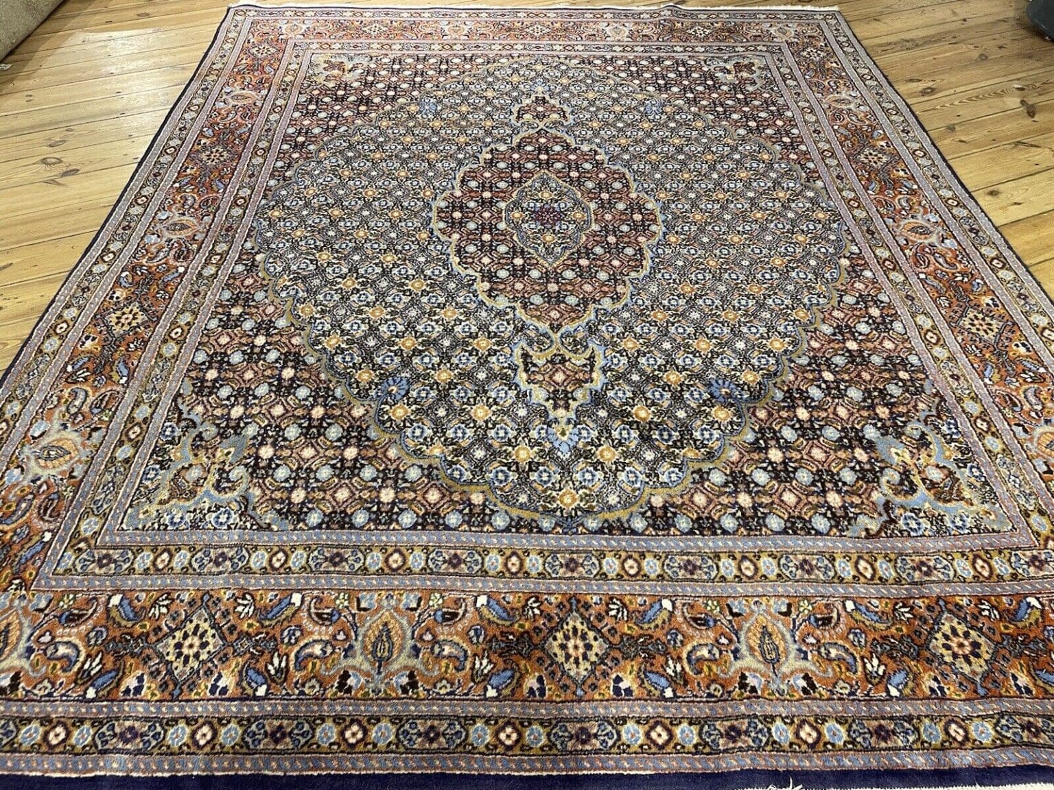 original-perserteppich-moud-mit-seide-quadratisch-240x190-cm-7mm-florhohe-1-2 Perserteppich Moud 240 x 190 cm Wolle handgeknüpft