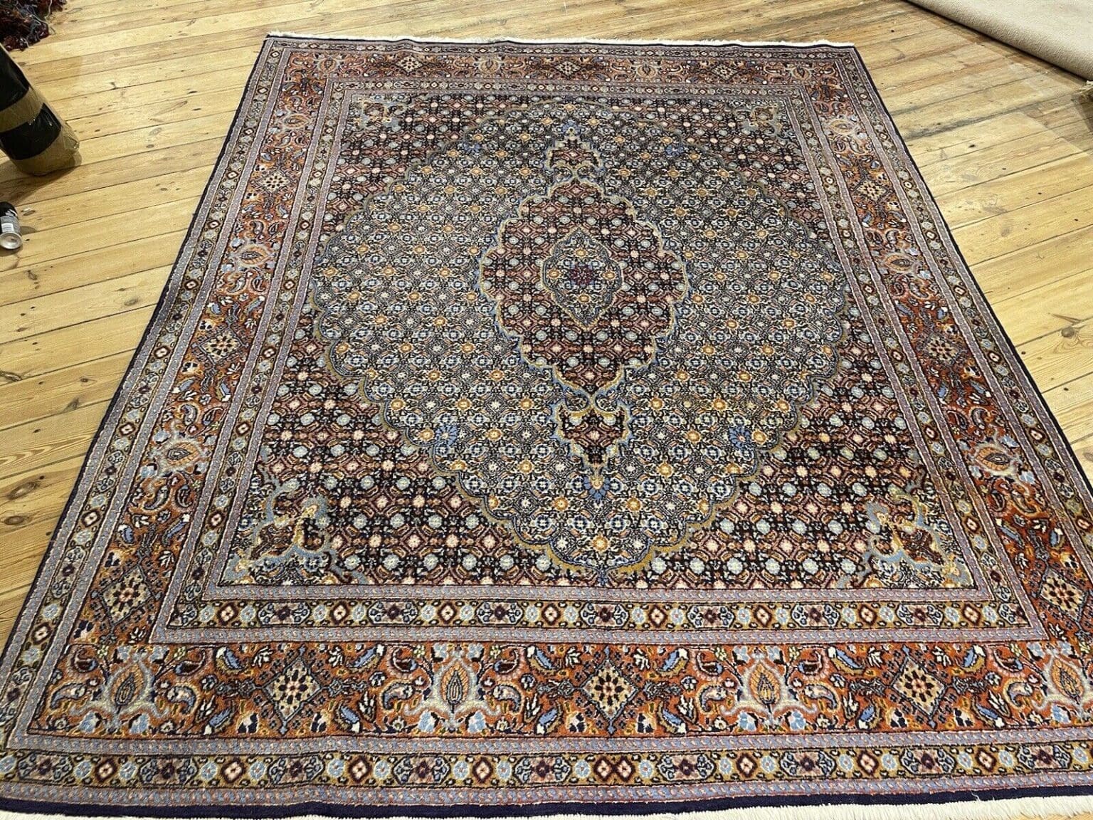original-perserteppich-moud-mit-seide-quadratisch-240x190-cm-7mm-florhohe-1-5 Perserteppich Moud 240 x 190 cm Wolle handgeknüpft