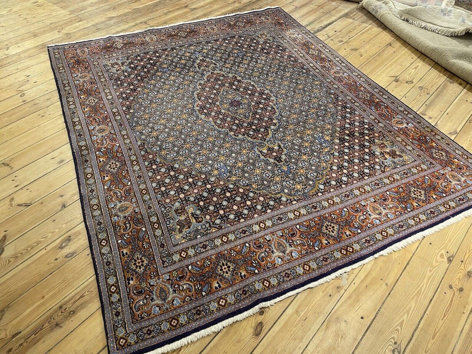original-perserteppich-moud-mit-seide-quadratisch-240x190-cm-7mm-florhohe-1-7 Perserteppich Moud 240 x 190 cm Wolle handgeknüpft