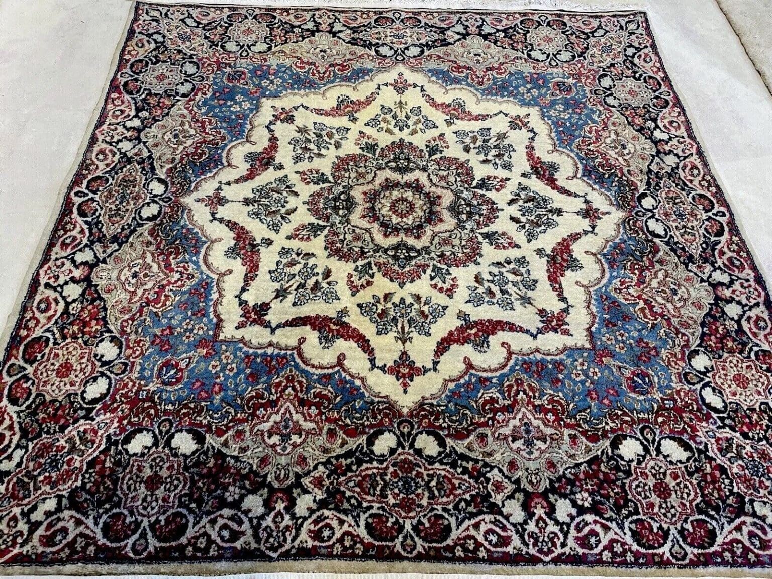 Perserteppich Kerman 180x180 cm Wolle handgeknüpft