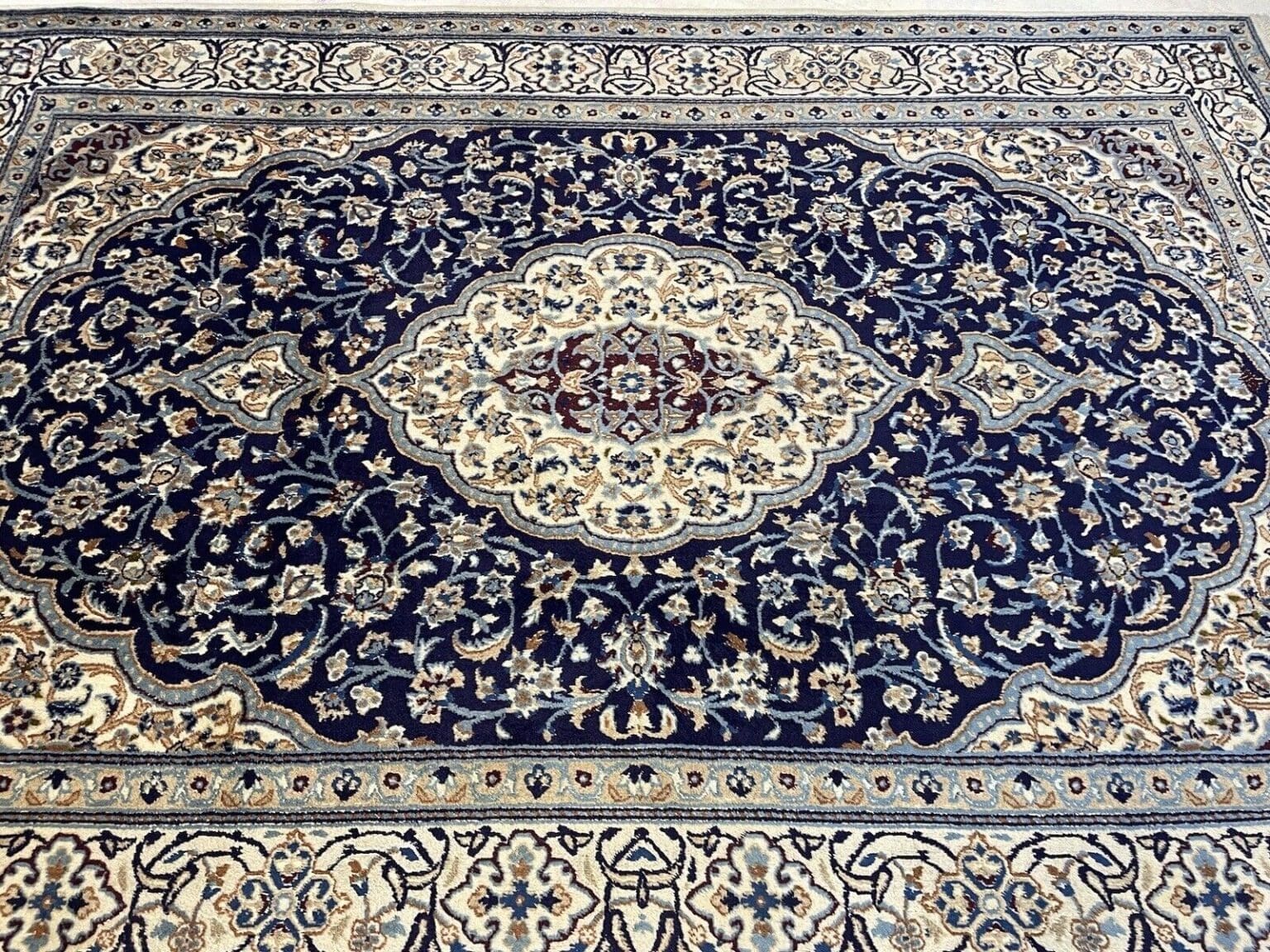 Perserteppich Nain 300 x 200 cm Wolle Seide handgeknüpft