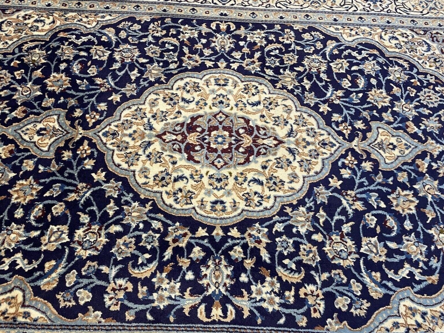 Perserteppich Nain 300 x 200 cm Wolle Seide handgeknüpft