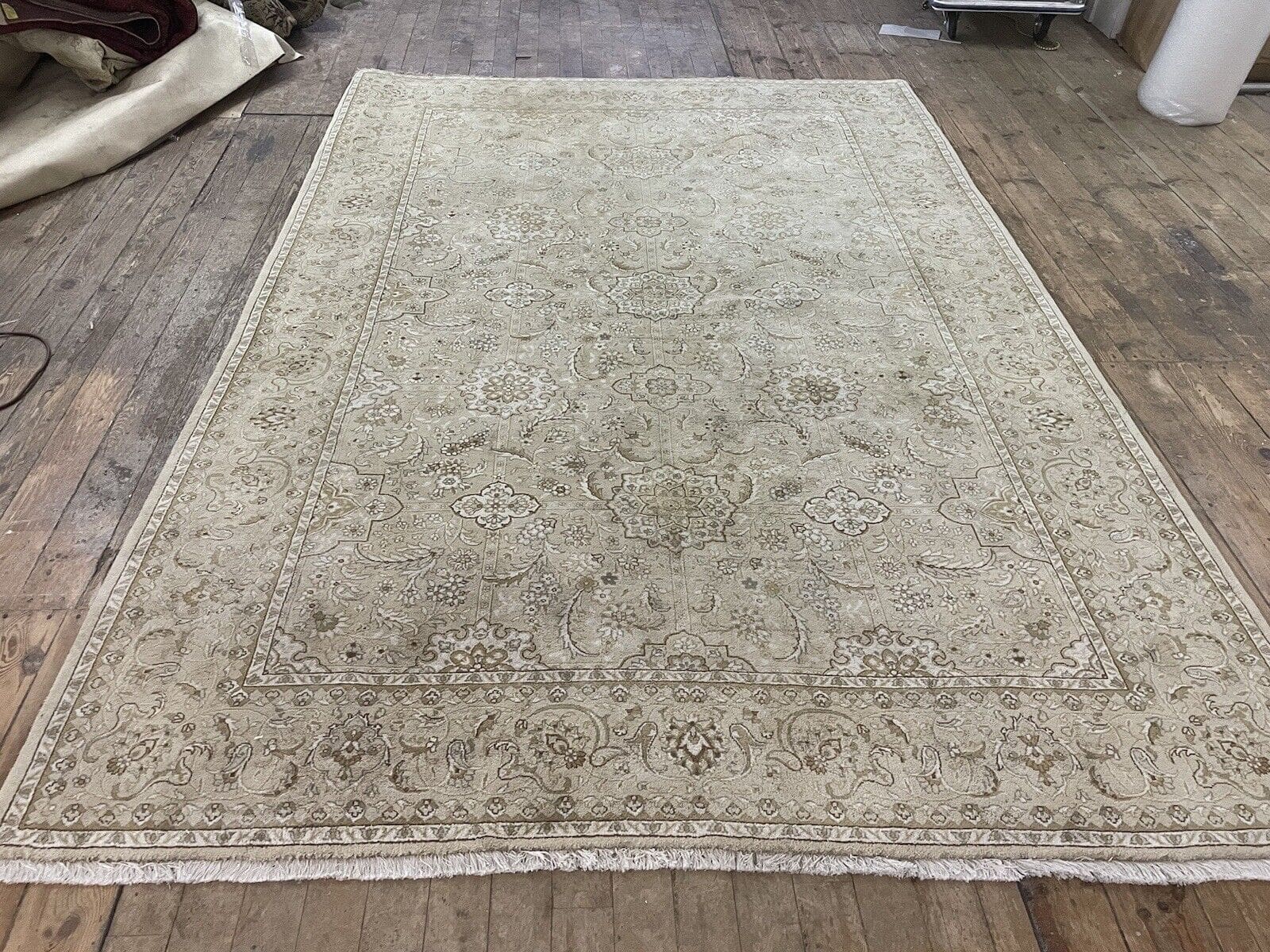 beige-perserteppich-315x215-cm-extrem-fein-geknupft-traditionelle-1 Perserteppich Kaschmir 315x215 cm Wolle handgeknüpft