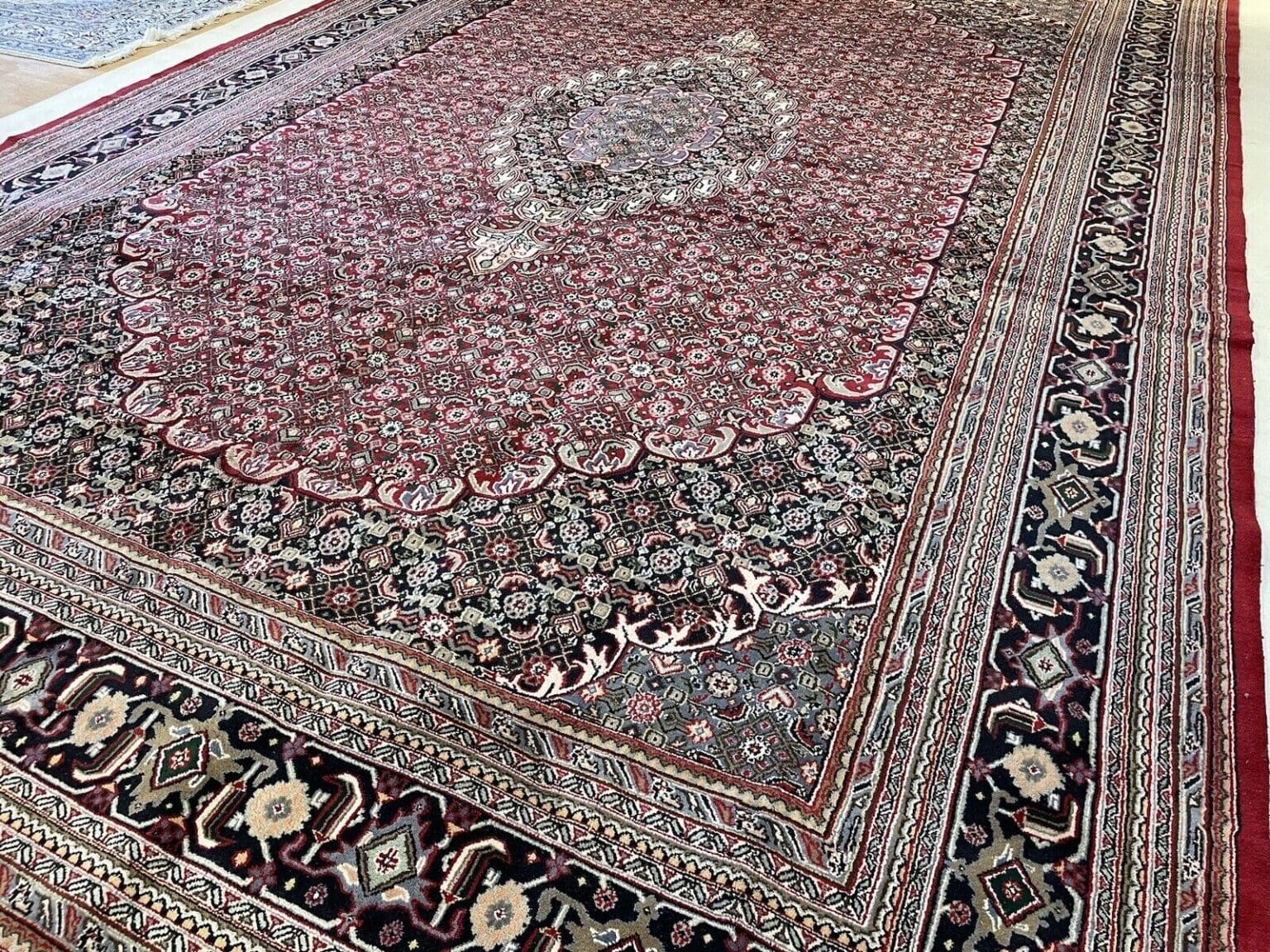 Orientteppich Bigar 567x366 cm Wolle handgeknüpft