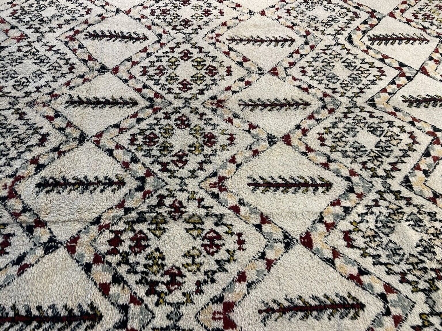 perserteppich-395x265-cm-100-natur-schurwolle-hochflor-regionales-7 Orientteppich Marrakko 395 x 265 cm Wolle handgeknüpft